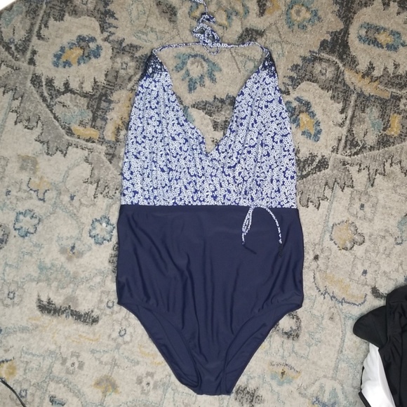 XL/2XL swimsuit - Picture 1 of 5